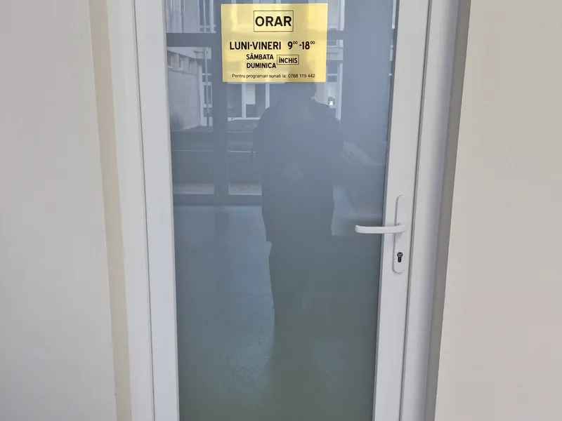 Intrarea la Cabinet Individual de Psihologie Anita Bojor pe Strada Regina Maria în Dej, Cluj
